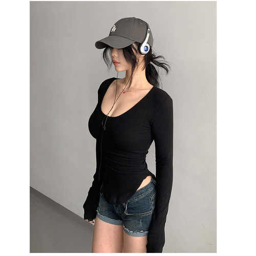 Short, Irregular Long-Sleeved T-Shirt—Ultra-Cool Girl’s Purely Alluring Inner Layer Base Top for Women, Slim-Fit, Early Spring, Sexy Low-Cut Collar