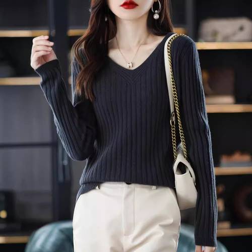 Autumn and winter long-sleeved knitted base layer women's V-neck sweater, pull-over, warm and versatile innerwear.