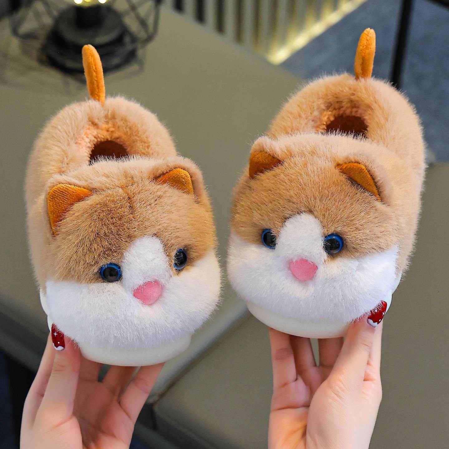 Zapatos de algodón para niños en invierno en el hogar calentamiento antideslizante para niñas zapatos de peluche de moda para niños zapatillas de algodón tacones