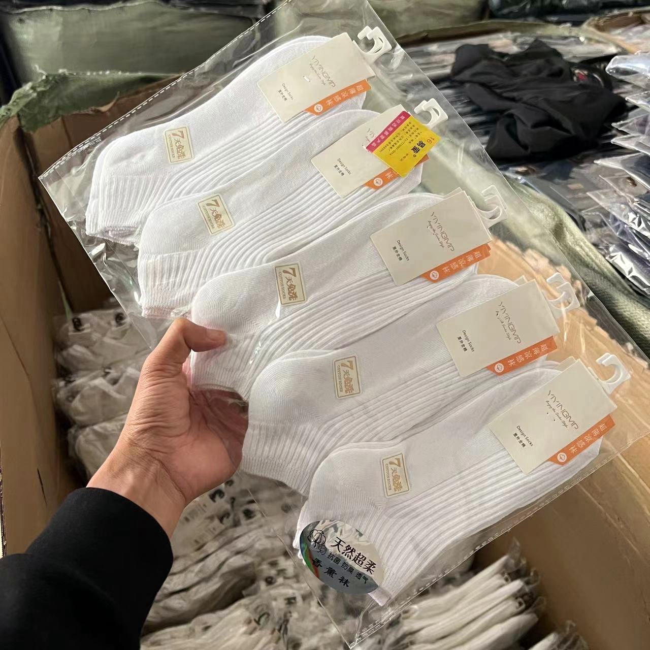 ¡Súper oferta! ¡Cada par tiene una etiqueta! Calcetines de algodón peinado de doble aguja para hombres y mujeres calcetines de algodón de tubo corto transpirables blancos al por mayor