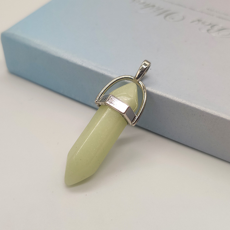 13호 - 야광석(황록색 빛)