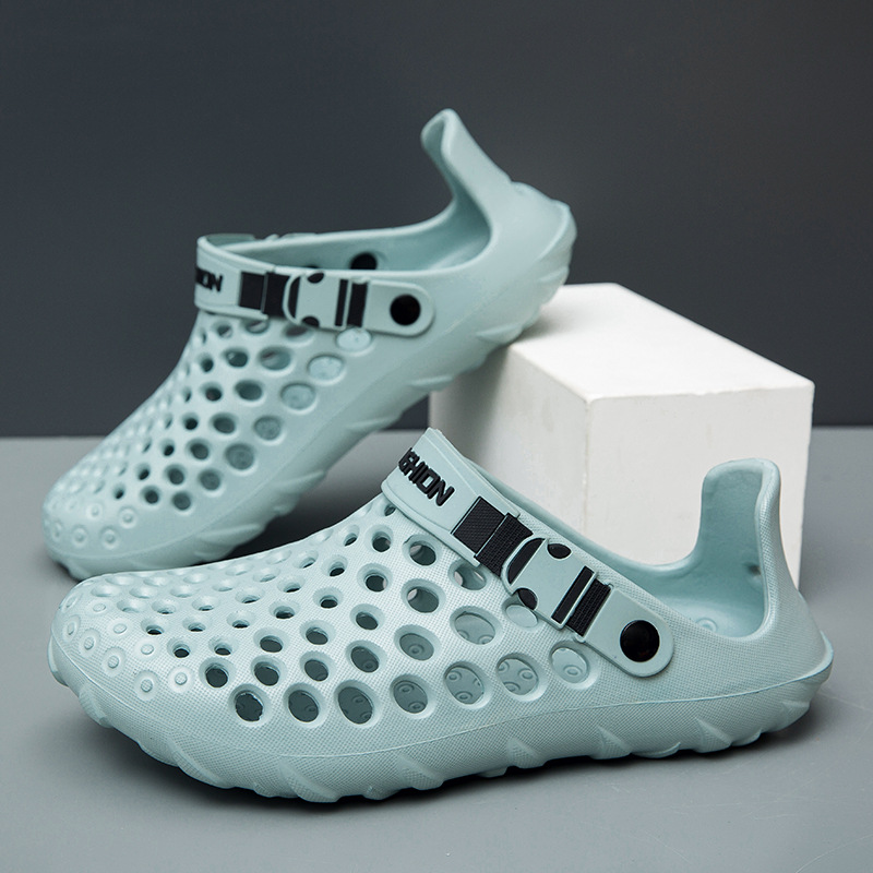 2025 verano transfronterizo nuevos zapatos con agujeros sandalias de playa para hombres Baotou hueca suela suave sandalias y zapatillas de exterior de gran tamaño