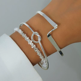 耳环;耳钉;项链