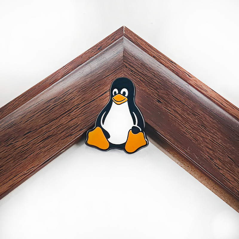 Cute Sitting Posture Linux Penguin T Cartoon Enamel Brooch Niche Metal Backpack Suit Creative Decoration Wholesale