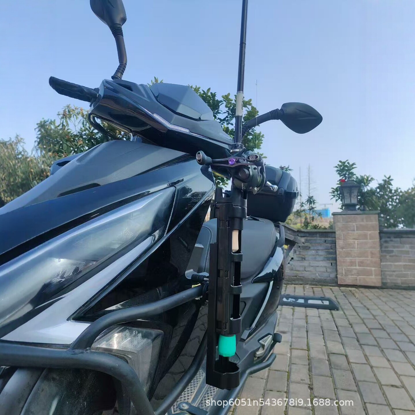Motorcycle fishing rod holder, universal for electric vehicles, waterproof and portable fishing fixture for riding