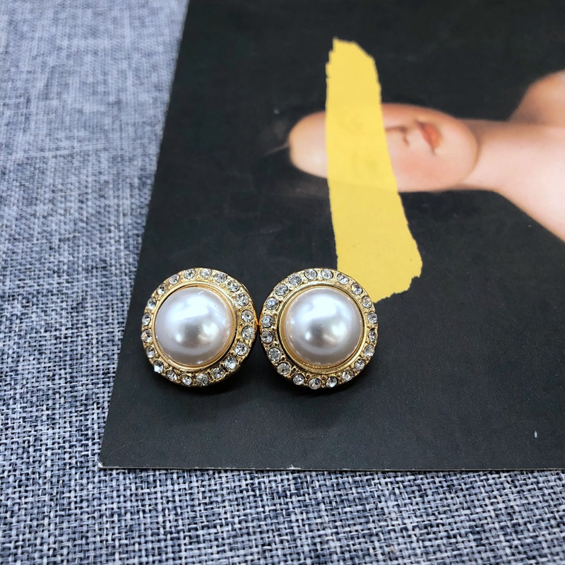 White Pearl Silver Needle Stud Earrings display picture 3