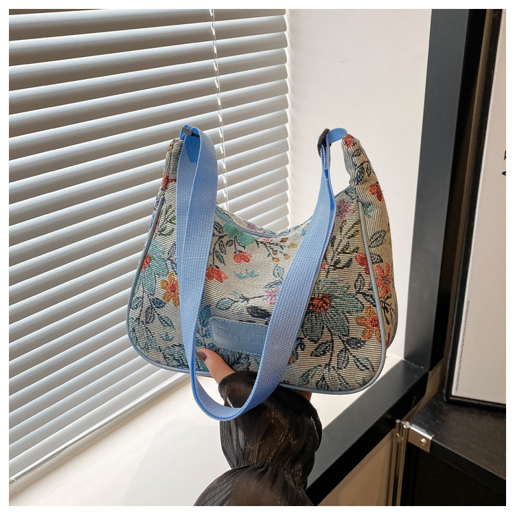 Popular fashion, simple, large-capacity printed trend 2024, fashionable patchwork canvas single-shoulder bag, small square bag, women's bag, trendy undefined