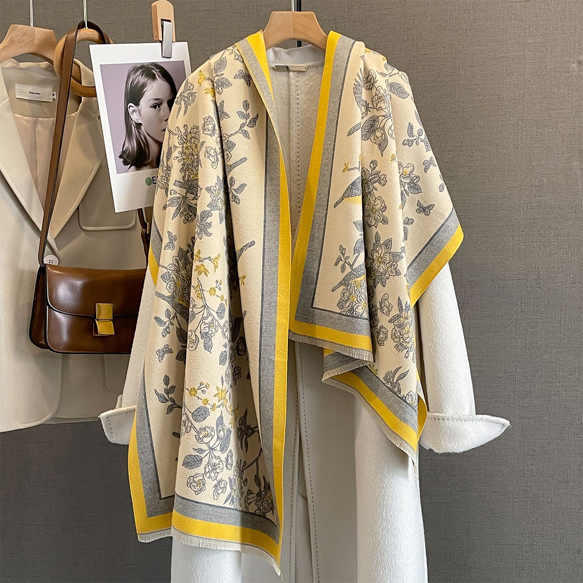 Nuova collezione autunno/inverno 2026: sciarpa in cashmere da donna, sensazione di alta qualità, mantello leggero di lusso con lettera H invernale, scaldacollo spesso e caldo_voghion.com
