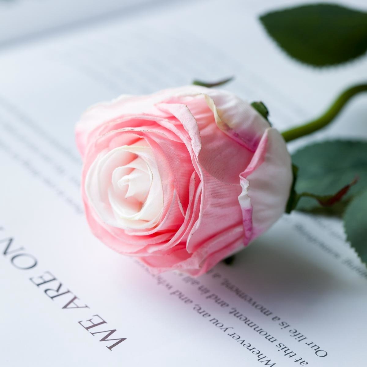 Umetna roža, posušena roža, žgani rob, šopek vrtnic, dnevna soba, dekoracija spalnice, plastična roža, svilena roža, lahka luksuzna dekoracija_voghion.com