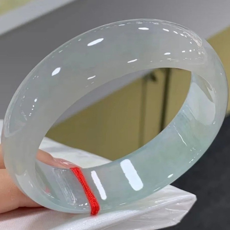 Vòng tay ngọc bích tự nhiên Miến Điện băng xanh nhạt viền rộng trong suốt chi tiết 5