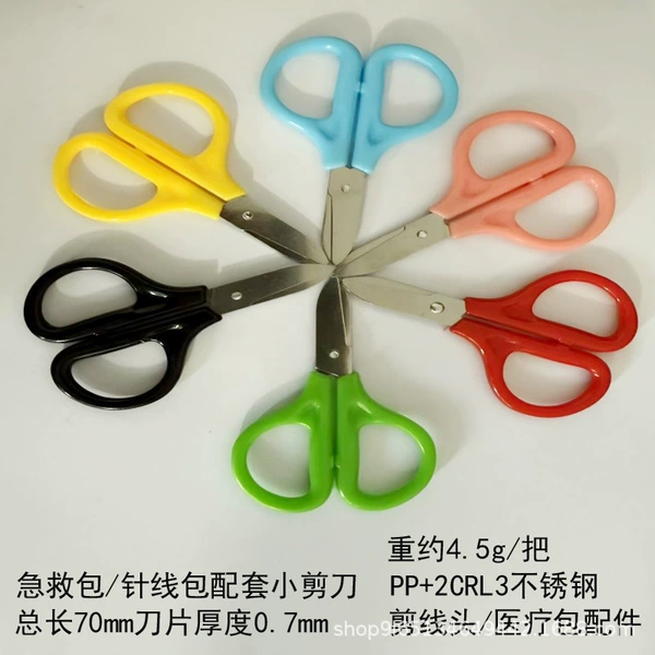 Bag accessory, big scissors
