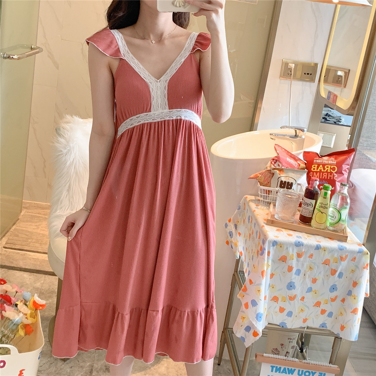 El comercio exterior 2023 camisón de verano pijamas delgados de las mujeres sexy sling Net punto rojo de longitud media con el pecho pad ropa para el hogar