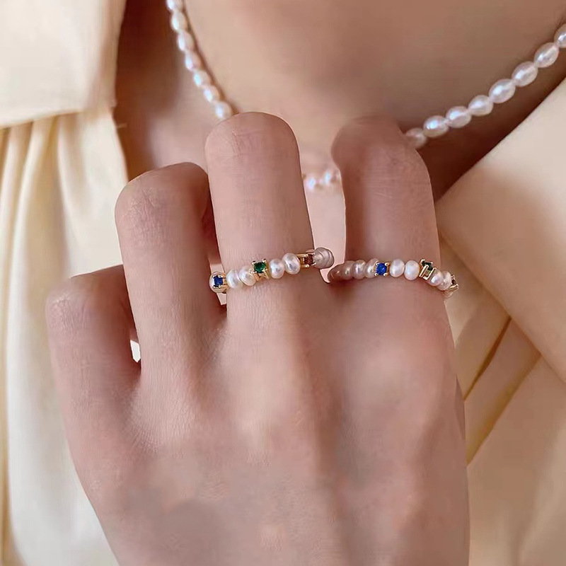 Small design ring pearl with zircon