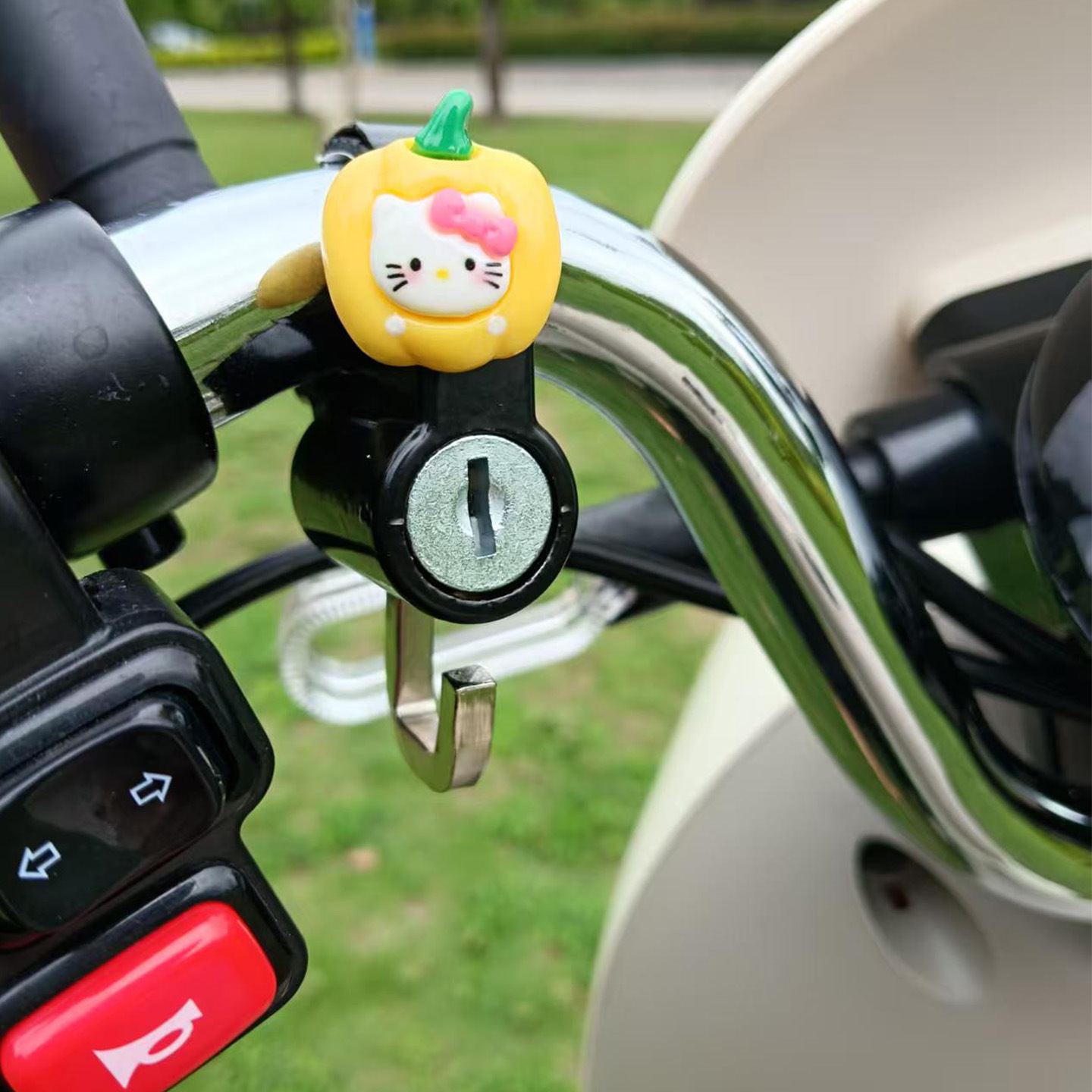 Cartoon Helmet Lock for Bicycles, Electric Vehicles, Motorcycles, Scooters, Mountain Bikes, Baby Strollers, Multifunctional Anti-Theft Lock Hook