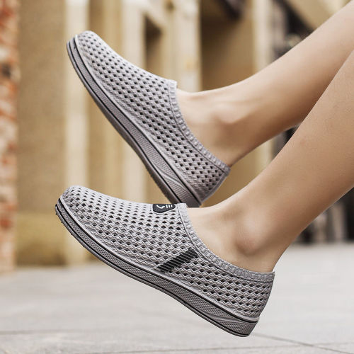 Men's Summer New Fashion Thick Bottom Toe Cover Sandals Soft Bottom Outdoor Casual Anti-Slip Breathable Beach Shoes 