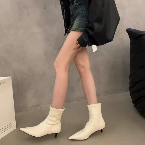French-style pointed cat small shoes with slim boots 2025 light luxury retro minimalist monochrome temperament pointed short boots