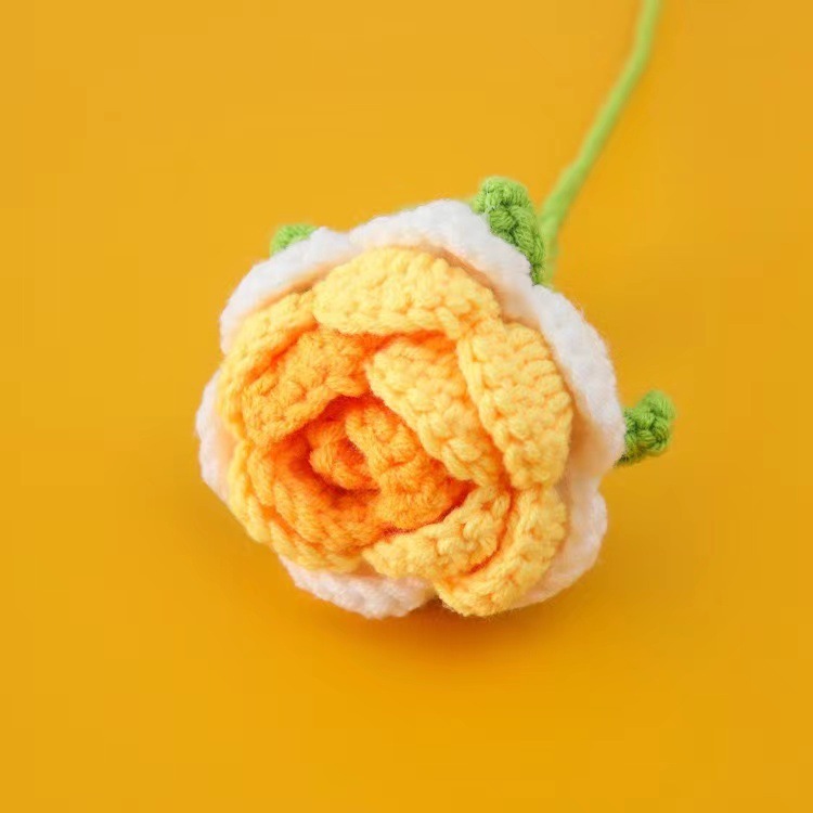 教師の日のプレゼントヒマワリの毛糸の花の手作りの毛糸のメリヤスは花の教師の日の花束の完成品をシミュレーションします。|undefined