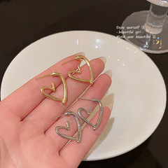 S925銀針高級デザイン感シンプルな欠けた愛のピアス