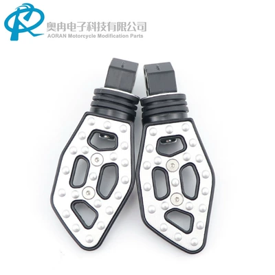 Motorcycle modification accessories: aluminum alloy footrests, rear anti-slip footrests, universal footrests for men's motorcycles (Motorcycle pedals) - silver