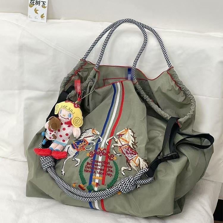 厳選されたネットセレブと同じスタイルの馬刺繍ボールチェーン環境に優しいバッグショッピングバッグ刺繍ショルダーバッグ