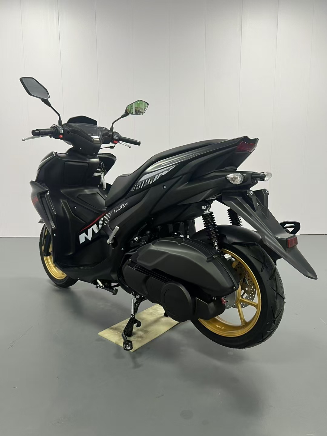 Cross-Border Nvx Fuel Motorcycle Adult Commuting Two-Wheel Scooter Motorcycle Personalized Cool Street Motorcycle