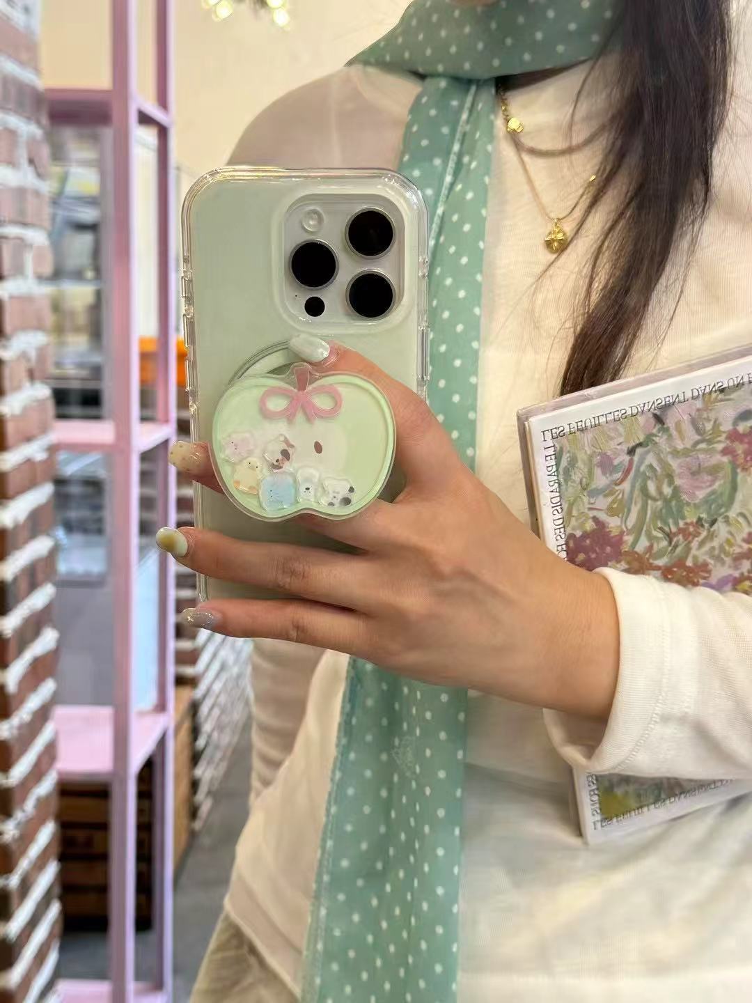 Soporte de manzana con mecha magnética, fondo verde, salpicaduras de tinta, borde redondo ym5