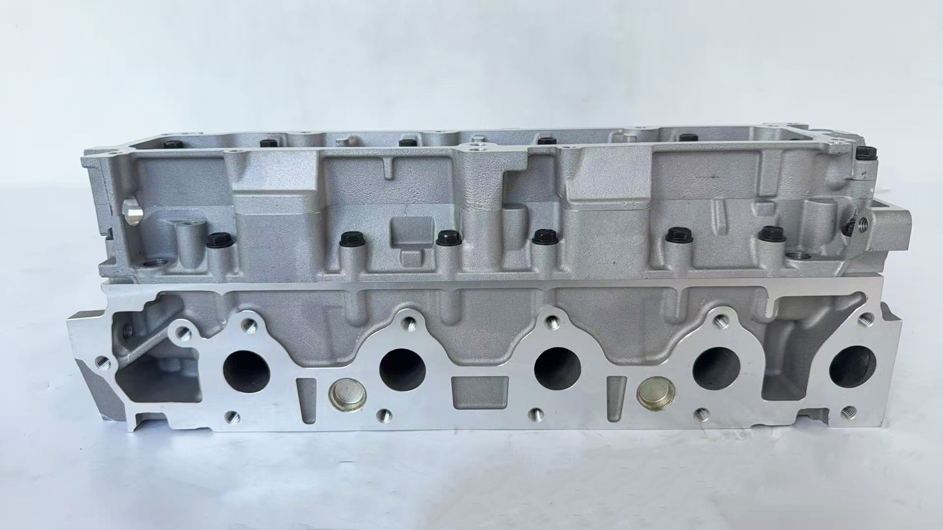 Compatible with PEUGEOT/CITROEN cylinder head DV6C/DV4C/9H06 engine aluminum cylinder head accessories