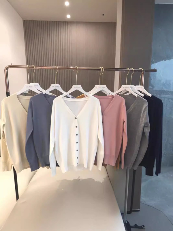 Autumn V Neck Versatile Cardigan, as Smooth as Dove, No Pilling, No Wrinkles, Women's Early Autumn Versatile Cardigan