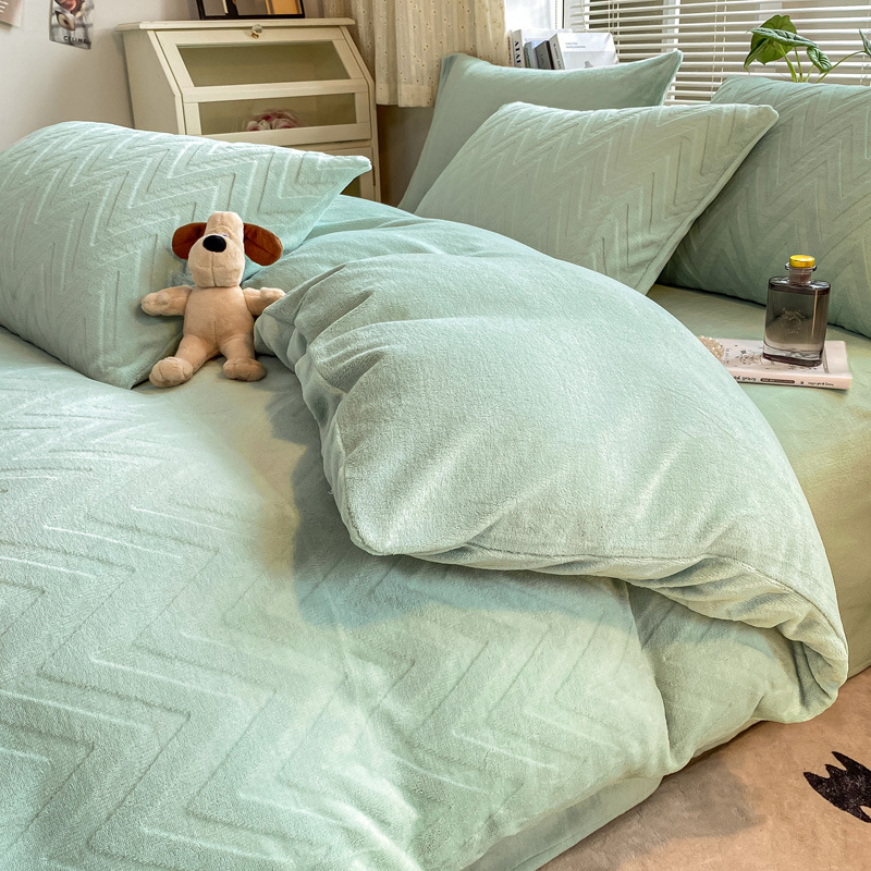 Nueva cubierta de edredón de terciopelo tallado de 1,5 metros cubierta de edredón de 1,8 metros cubierta de edredón de dormitorio de estudiantes cubierta de edredón de terciopelo de leche