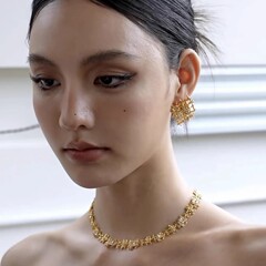 フランスデザインのニッチなジュエリー、編み込みメッシュ状のジルコンを使った高級感のあるネックレスとイヤリング、ファッショナブルで軽やかな高級ジュエリーアクセサリー