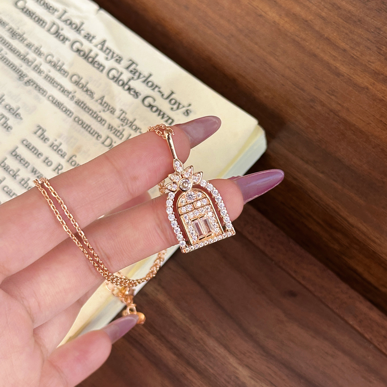 Xiaohongshu's Popular Hhvv Wei Xue's Full-Diamond Castle Necklace, Feminine, Accessible Luxury, Happy Door Clavicle Chain