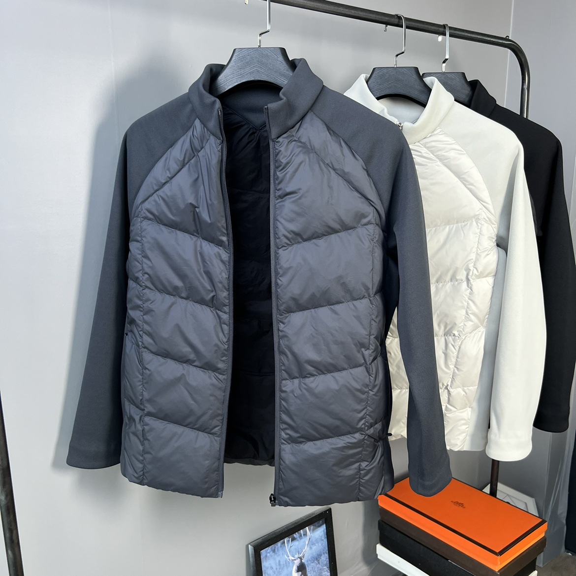 Men's Water-resistant White Duck Down Jacket With Stand Collar_voghion.com