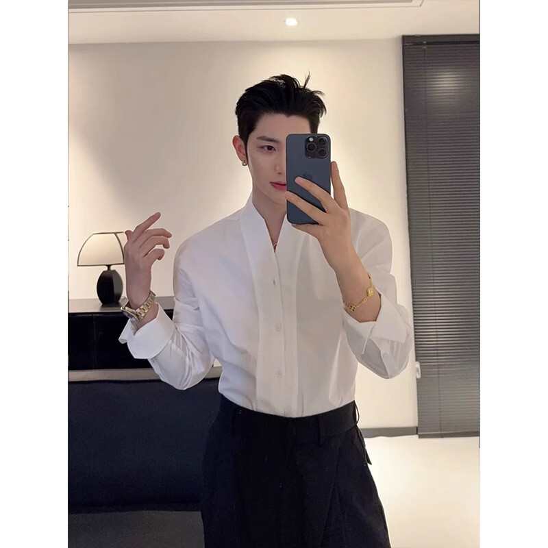 French-Style V-Neck Padded Shoulder White Long-Sleeve Shirt for Men, Elegant and Casual Style, Slim Fit Collarless Shirt for Layering under a Suit, Mature and Sophisticated