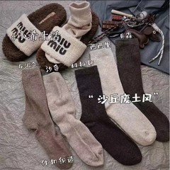 ヨーロッパの商品ネットの赤い秋冬の新型の復古のオート麦の色の靴下の女性の山の靴下の親肌の柔らかい快適な保温のストッキング
