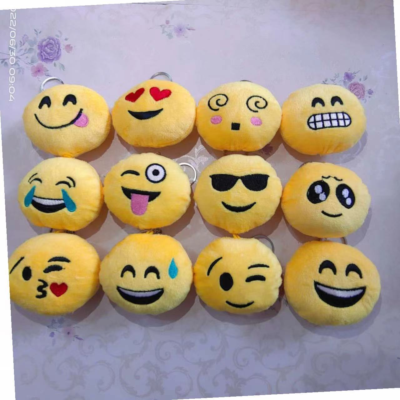 Juguetes de peluche transfronterizos pequeños emoticones colgantes mochilas llaves colgantes eventos de boda arrojar regalos colgantes al por mayor
