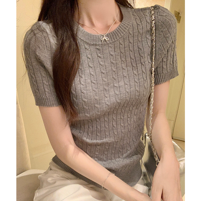 Real Price # Red Back-Tie Half-High Collar Knit Top for Women, Sleeveless Vest Style, Suitable for Spring, to Be Worn under a T-Shirt.