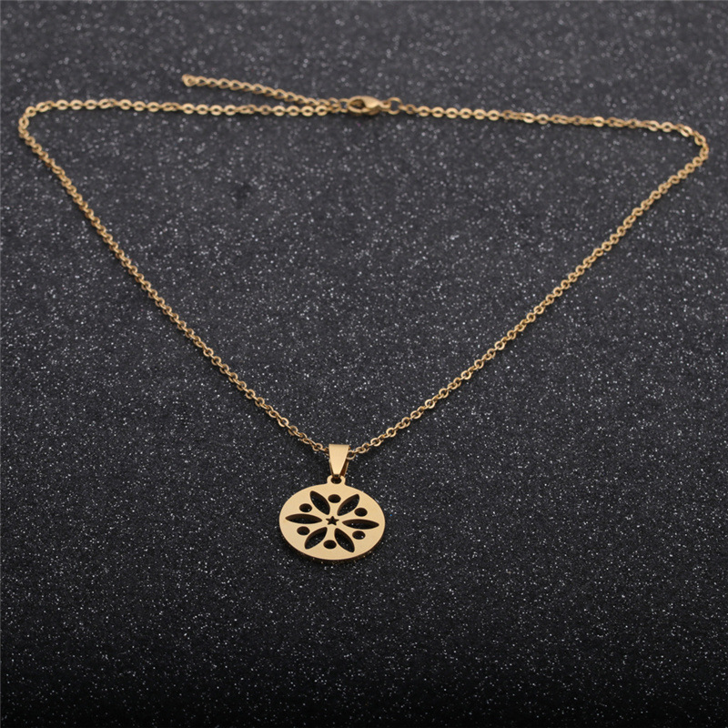 Simple Heart Zircon Pendant Necklace display picture 11