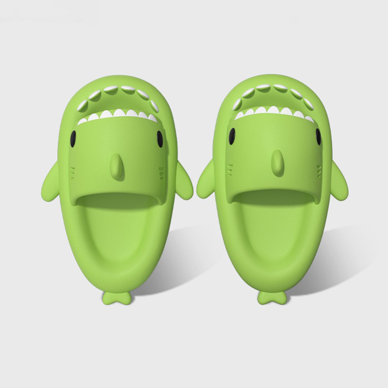 Sandalias para niños de tiburón transfronterizo sandalias niños 2023 de verano nuevos niños EVA Luz de mierda sensación casa zapatillas niñas