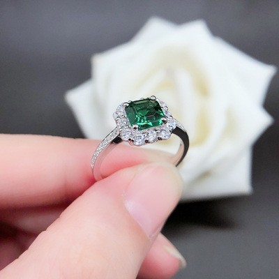 A generation of fat Cultivation Emerald Ring 1 Carat Ring Simplicity Diamond pieces Enclosed with gift 18k Platinum
