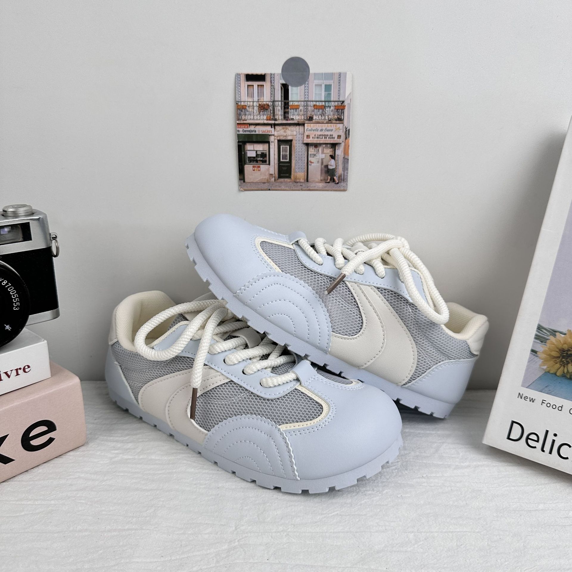 Zapatos de entrenamiento transpirables de malla de ondas distantes para mujeres 2025, nuevos zapatos blancos de nicho, zapatos de plancha plana, zapatos de cabello