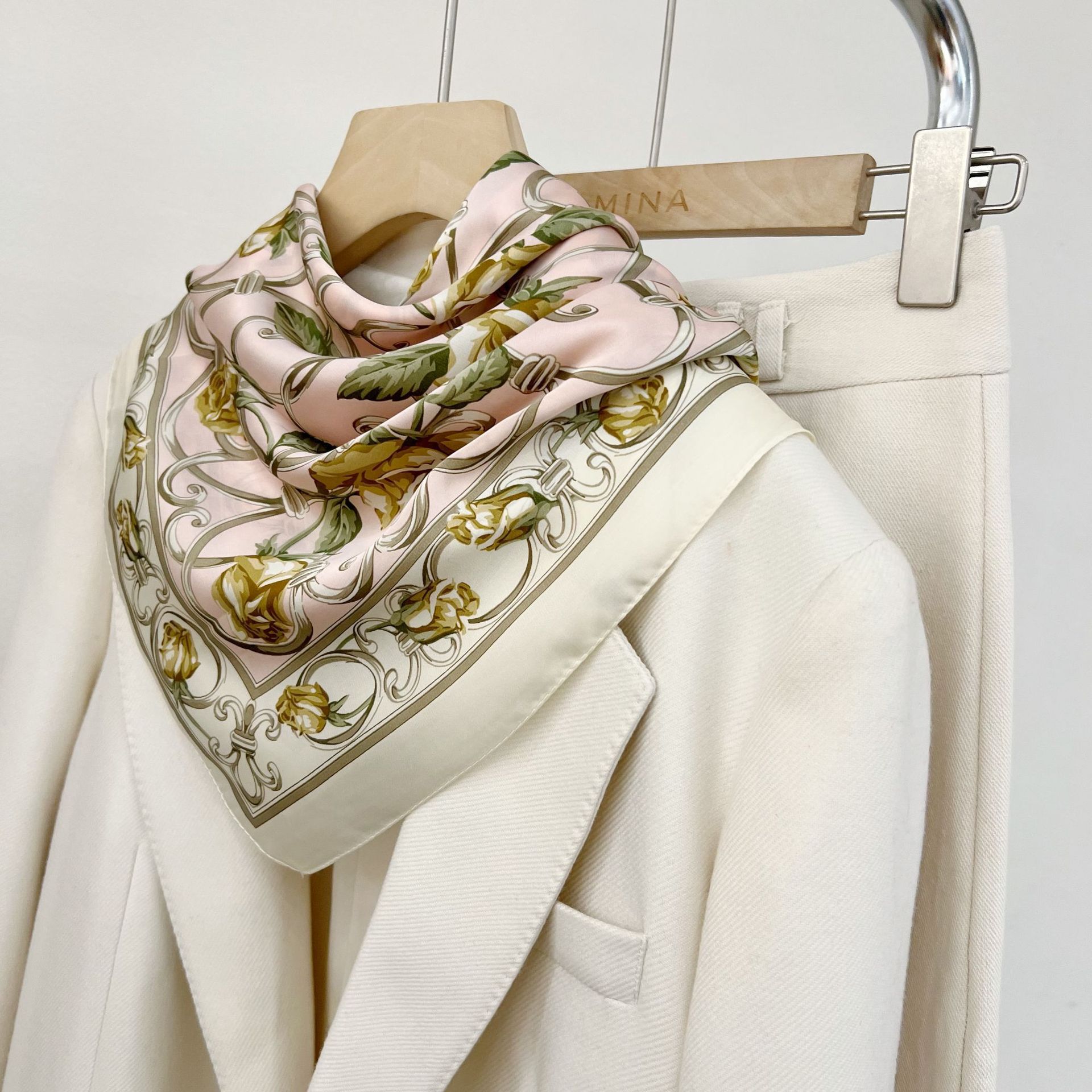 Nueva bufanda de estilo occidental de 70cm bufanda de todo fósforo protector de cuello bufanda profesional bufanda de seda femenina ropa profesional bufanda cuadrada pequeña