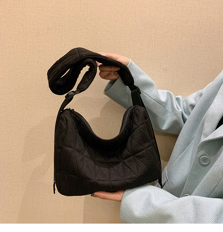 Lady Trendy All-match Messenger Bag Ins Niche Fashion Shoulder Bag display picture 2