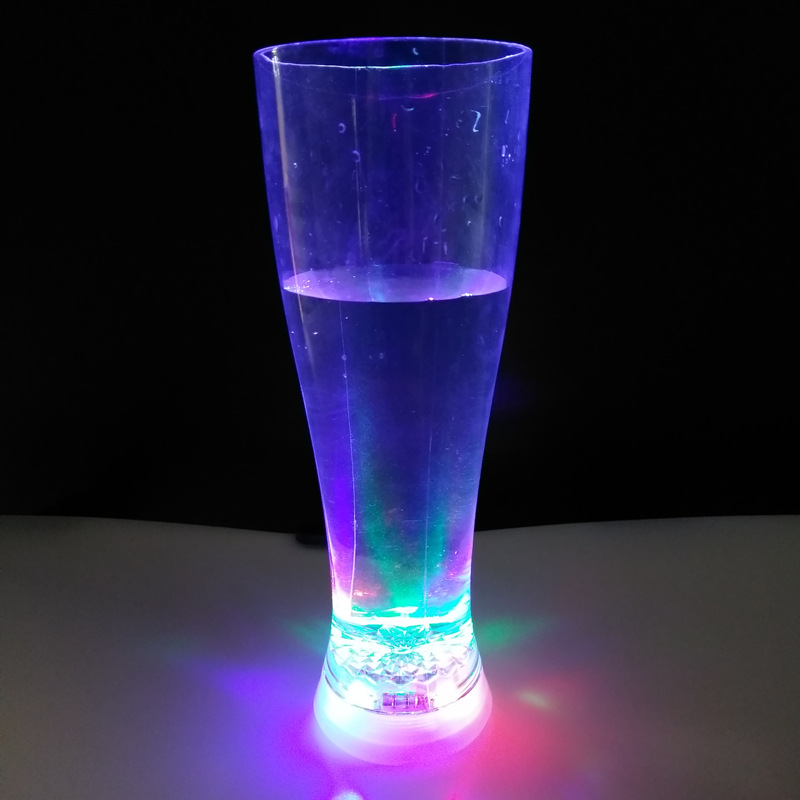 700ML taza de agua emisora de luz colorida creativa taza de flash mágico que cambia de color transparente flash LED taza de cerveza emisora de luz