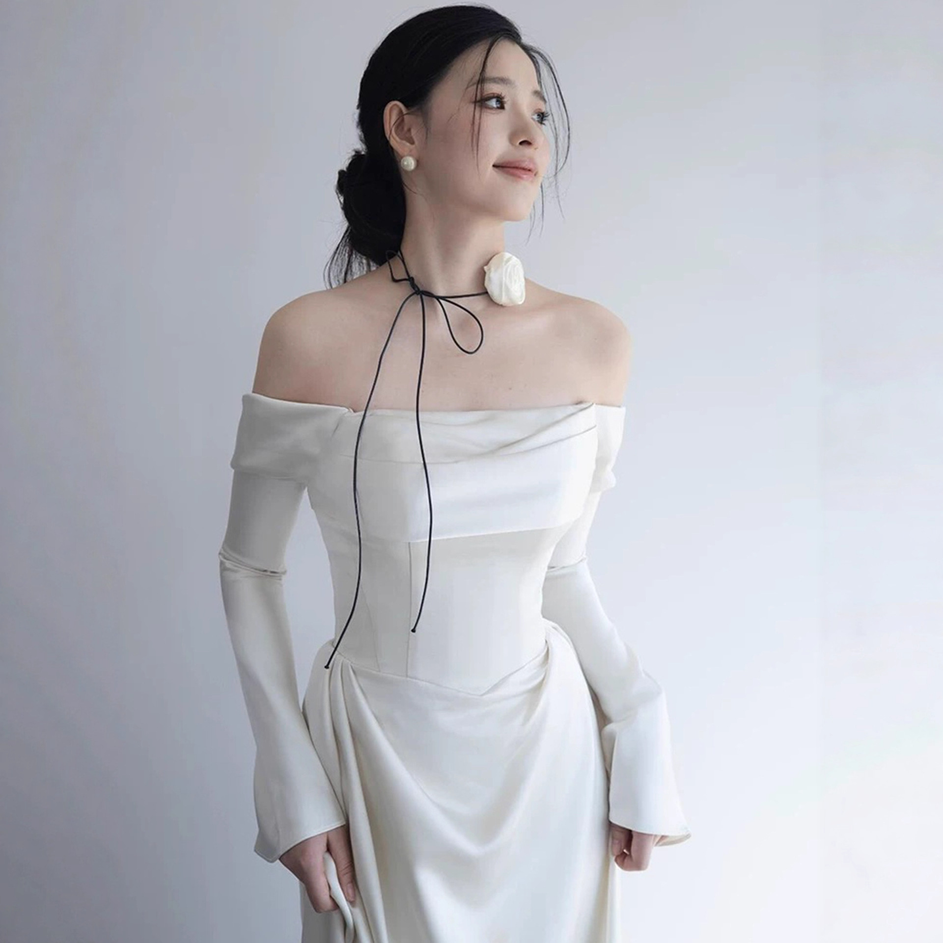 French Long-Sleeved Light Wedding Dress for the Bride in Autumn and Winter Satin Simple and High-End One-Shoulder Wedding Dress Engagement Dress