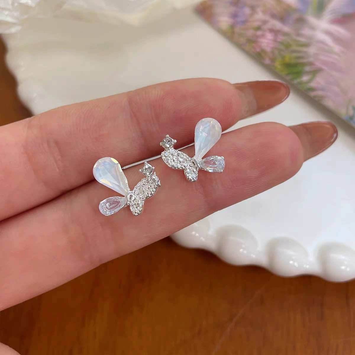 Серьги, ушные клипсы, стиль лёгкой роскоши, стиль высокого качества