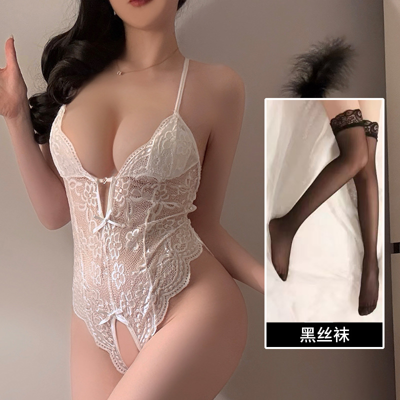 Ropa interior sexy seduce a su esposo, ropa interior clara y divertida, sexo de alto nivel, diversión al aire libre, exposición, entrenamiento, deseo puro, viento y cabello