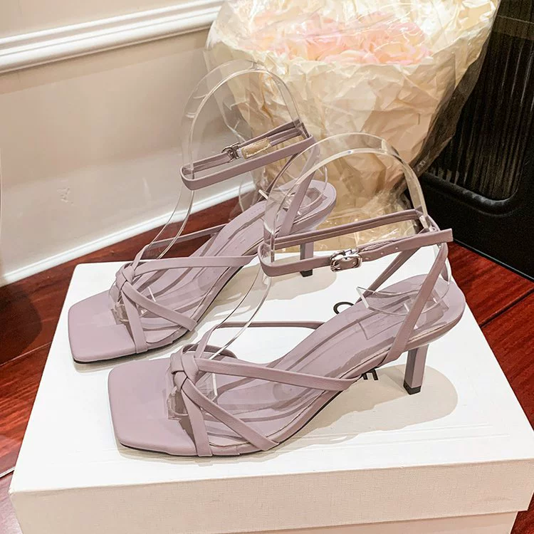 Уникальные сказочные сандалии для женщин, открытые квадратные босоножки на шпильке с ремешком на щиколотке, новинка лета 2025 года.