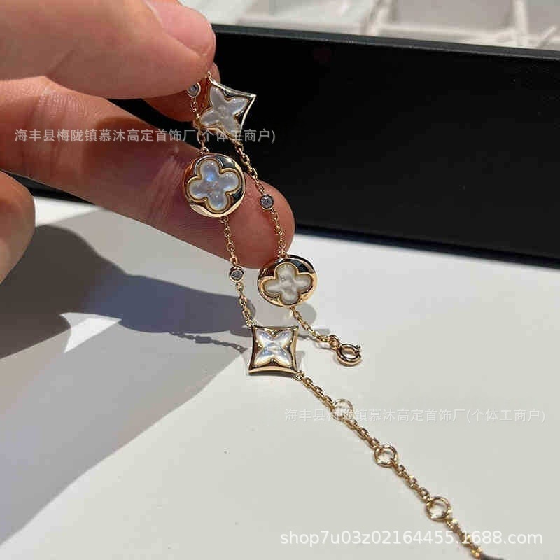 2025 Chinese Valentine's Day New Style Donkey Diamond-Shaped Four-Leaf Clover Four-Flower Five-Flower Bracelet White Mother-Of-Pearl Plated 18K Rose V Gold Necklace