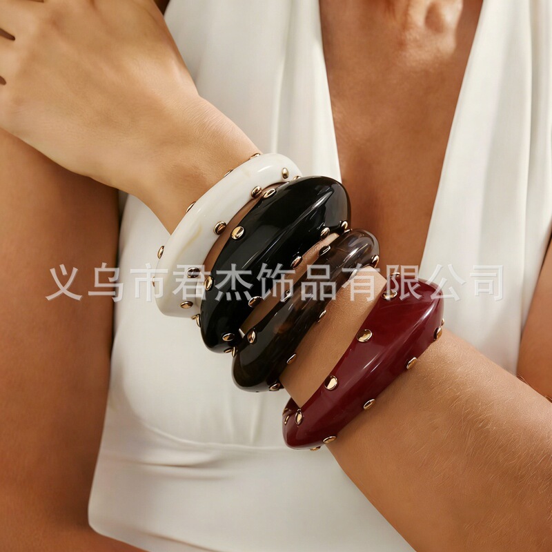 Autumn and Winter New European and American Exaggerated Large Rivet Resin Bracelet Zara Same Style Multi-Color Smudged Bracelet Jewelry Wholesale