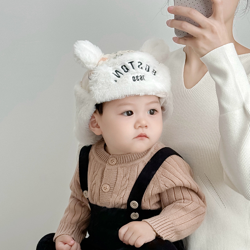 Sombreros de moda coreana de letras para niños otoño y invierno caliente y grueso sombreros de orejas para bebés de hombres y mujeres con gorras de lana de invierno